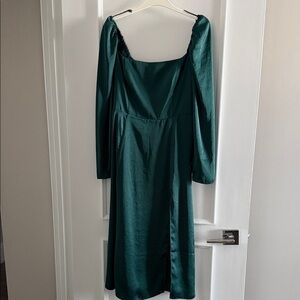 Wilfred Emerald Green Long-Sleeve  Midi Dress can be off shoulder sz 4